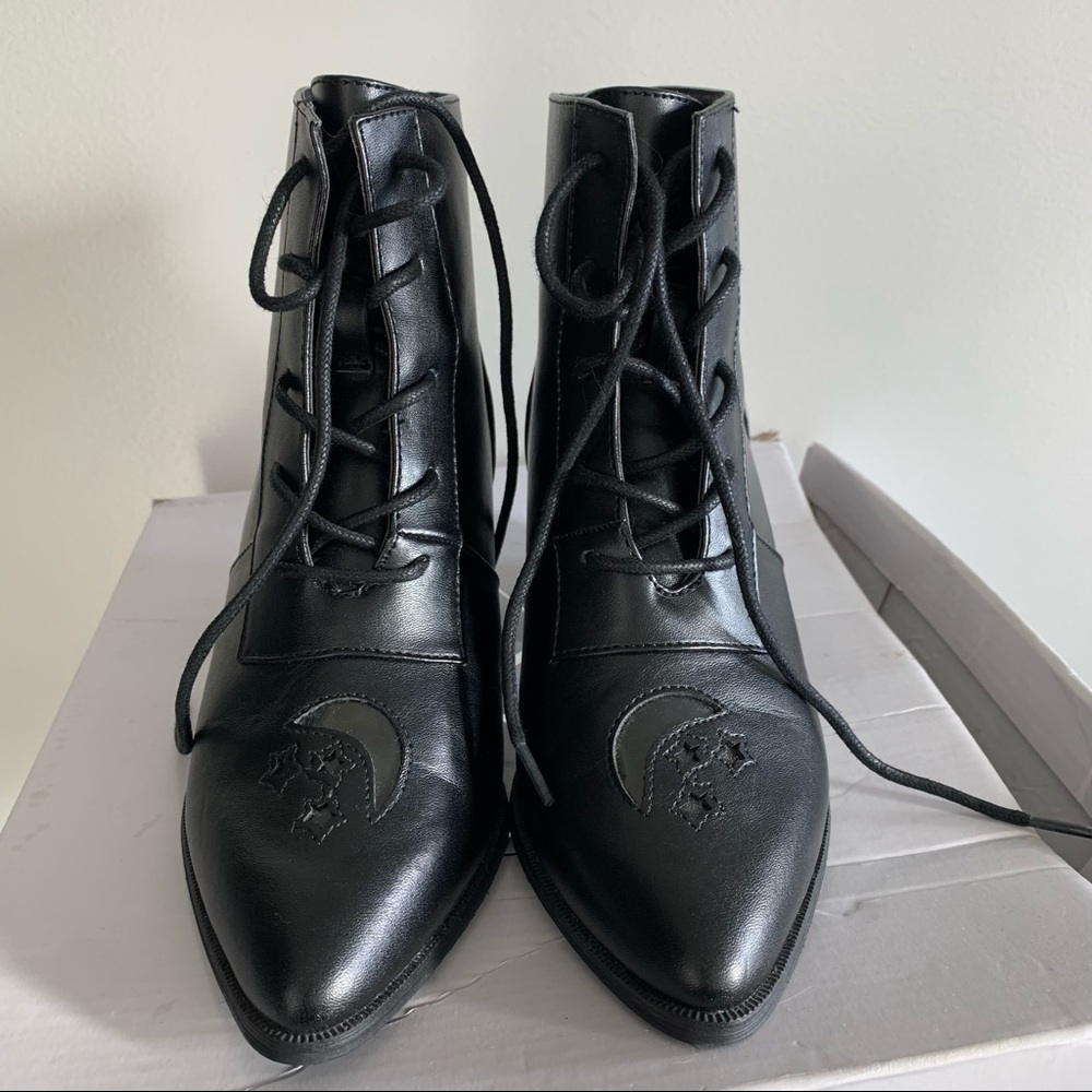 Aura YRU Moon Boot